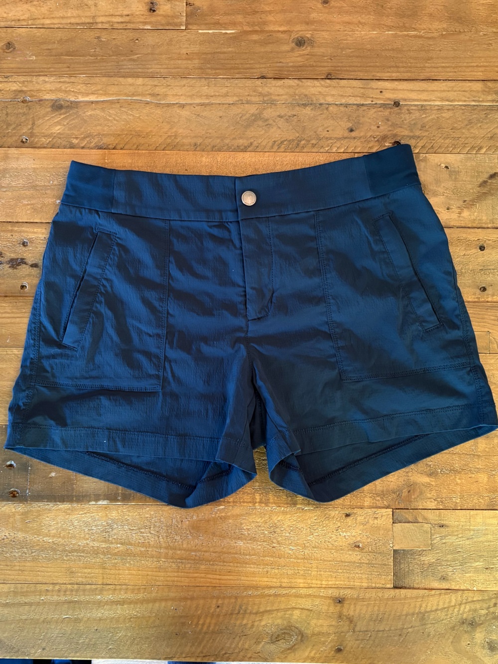 Athleta Trekkie Shorts in Navy - Size 8